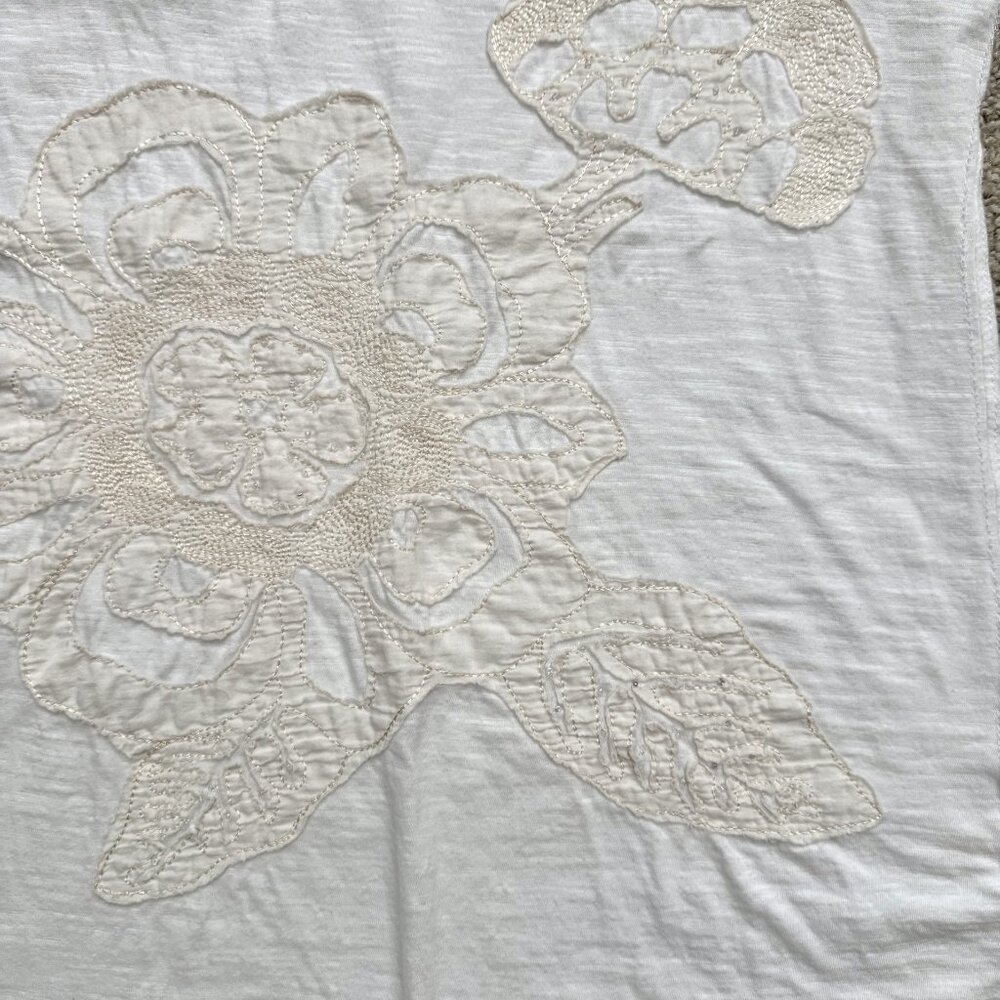 Ann Taylor LOFT T-shirt - Picture 2 of 4
